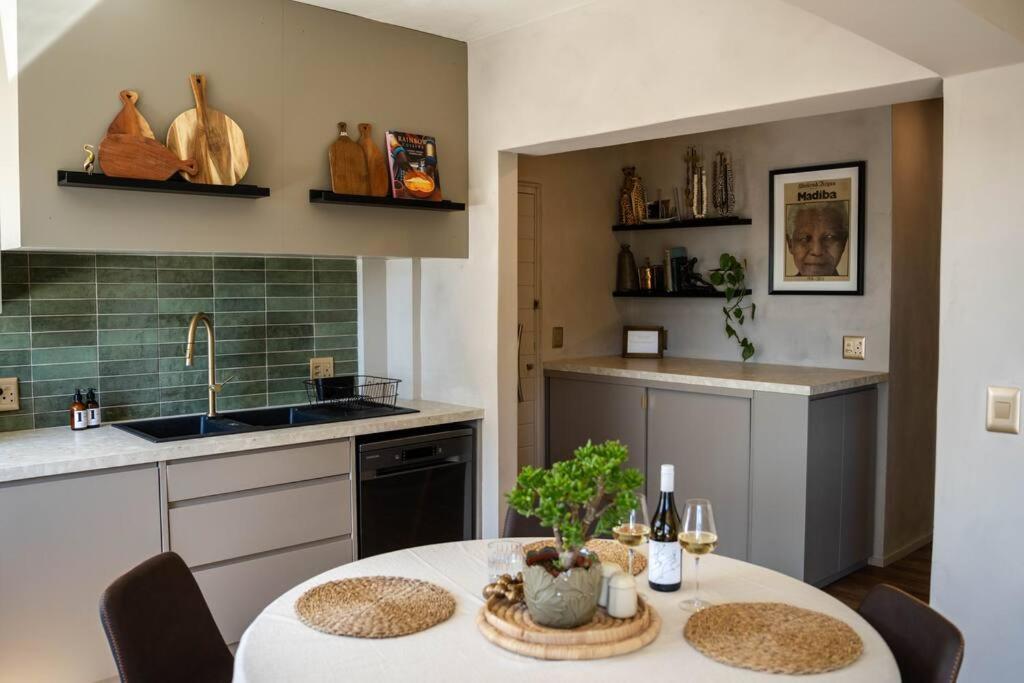 The Asvati - Chic Two Bedroom In Point * Kapstadt
