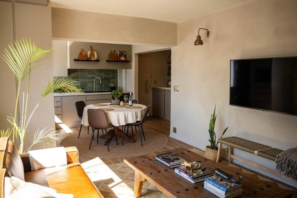 The Asvati - Chic Two Bedroom In Point *