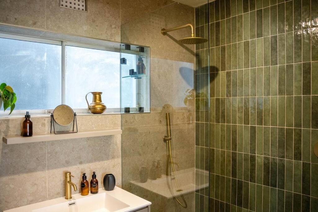 Apartment The Asvati - Chic Two Bedroom In Point